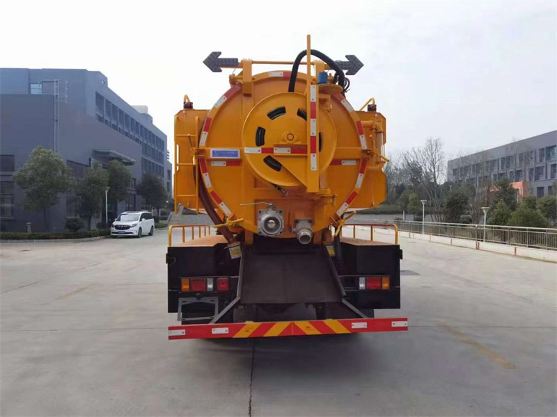 重汽豪曼新款清?洗吸污車出品