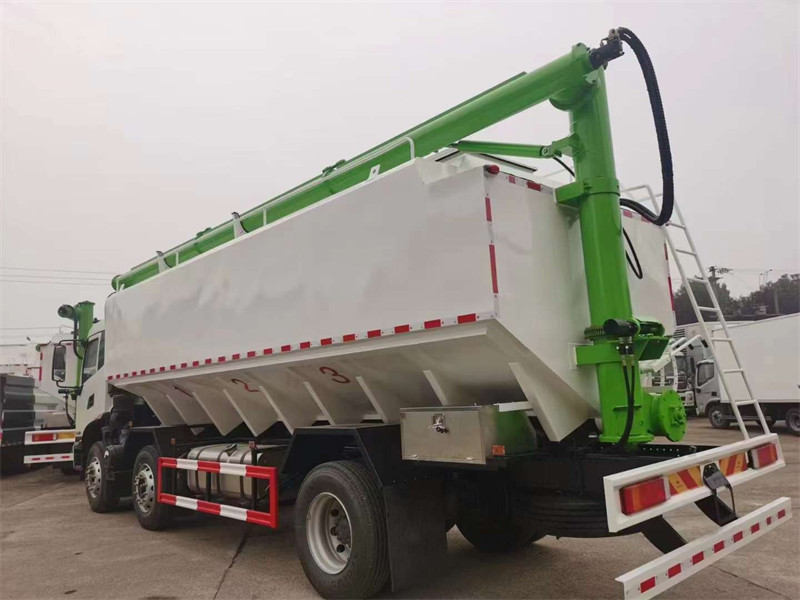 東風(fēng)天錦短三軸飼料車(chē)整車(chē)價(jià)格