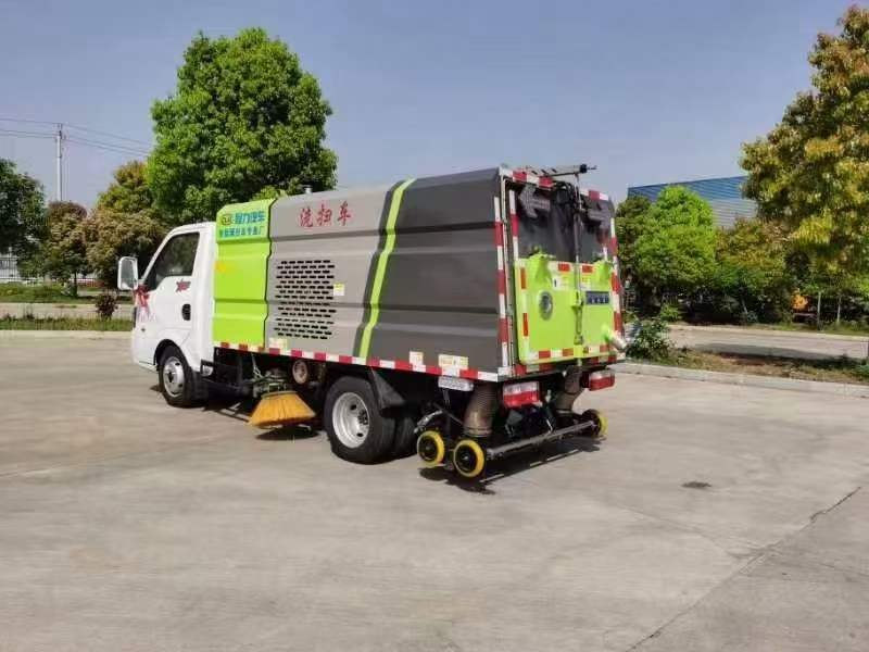 東風(fēng)途逸小洗掃車現(xiàn)車