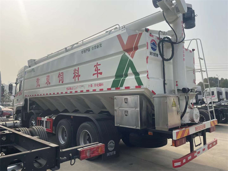 東風(fēng)專底散裝飼料運(yùn)輸車現(xiàn)車特惠