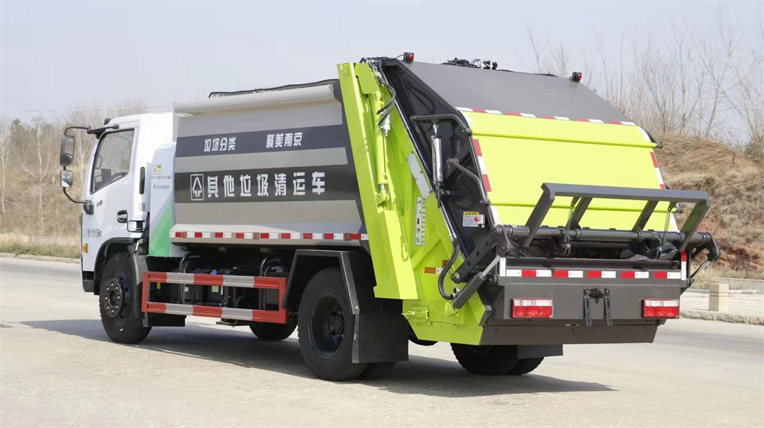 東風(fēng)新能源油電混合壓縮式垃圾車(chē)