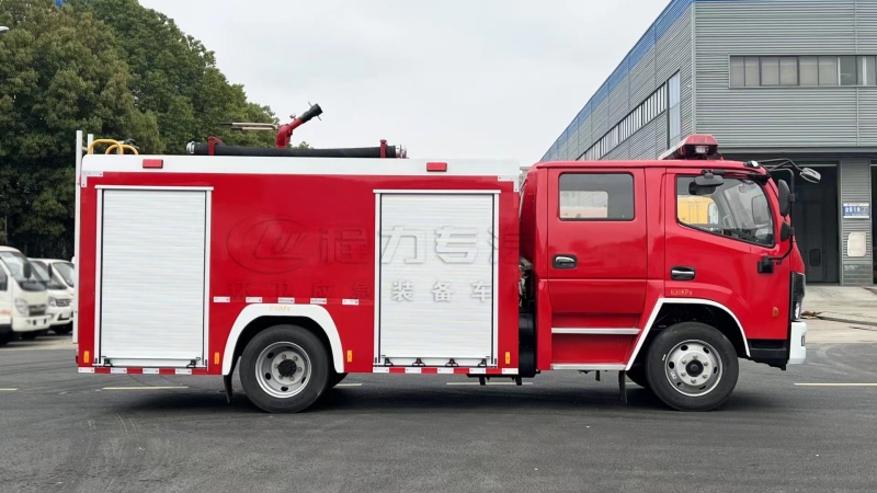 程力牌東風(fēng)大多利卡4噸泡沫消防車
