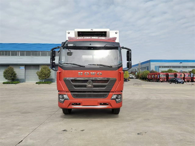 重汽豪沃G5X雞苗運(yùn)輸車可運(yùn)5萬只幼苗