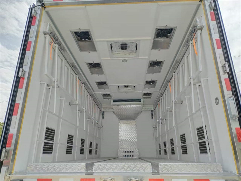 重汽豪沃G5X雞苗運(yùn)輸車可運(yùn)5萬只幼苗