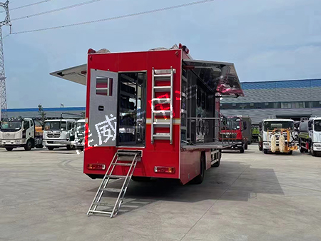 豪沃可移動被服洗滌車一款能清洗衣物自帶洗機的車