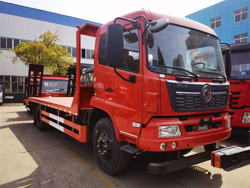 工程機(jī)械運(yùn)輸車天錦平板車4月優(yōu)惠價(jià)