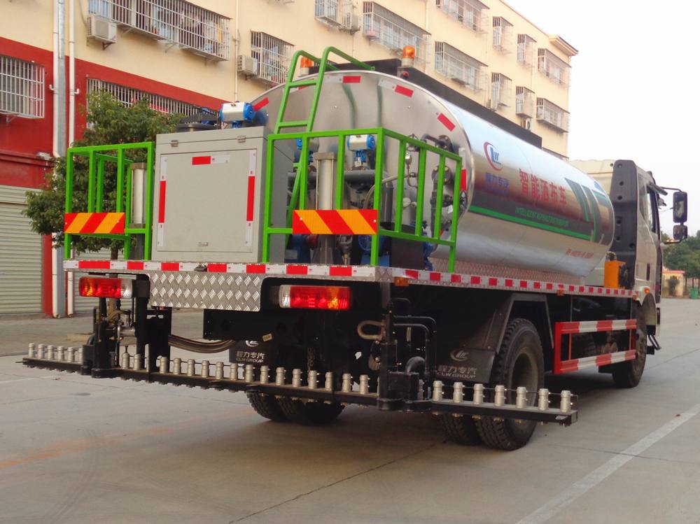 8噸解放瀝青灑布車