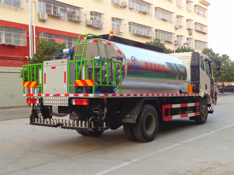 8噸解放瀝青灑布車