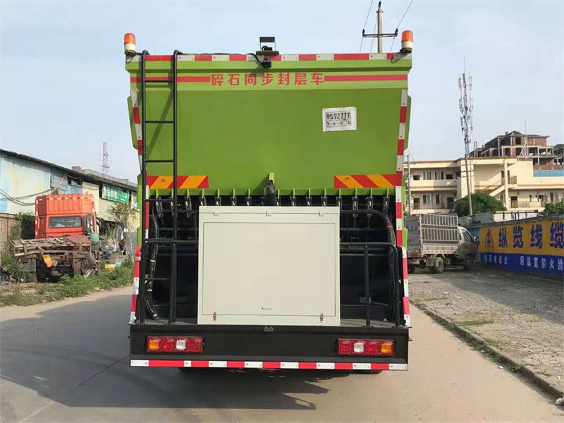 陜汽德龍前四后八同步碎石封層車