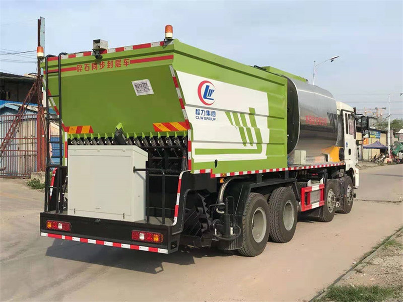 陜汽德龍前四后八同步碎石封層車