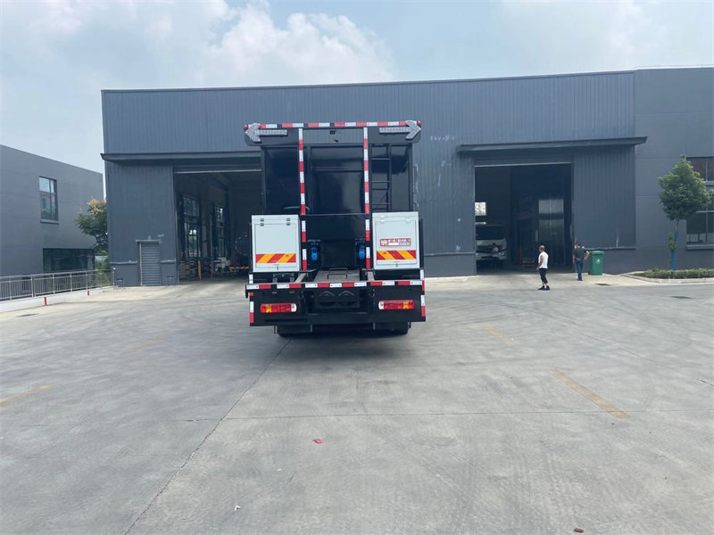 程力重汽豪沃稀漿封層車