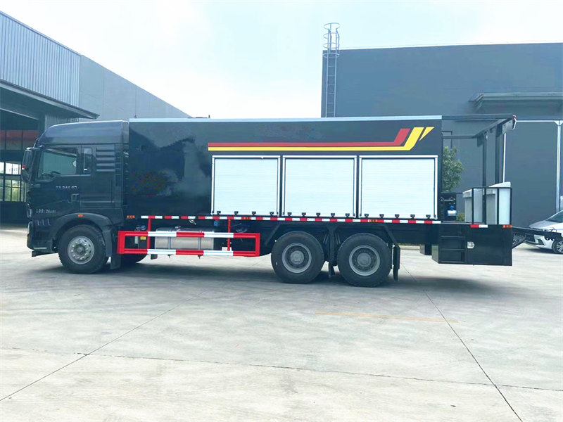 程力重汽豪沃稀漿封層車