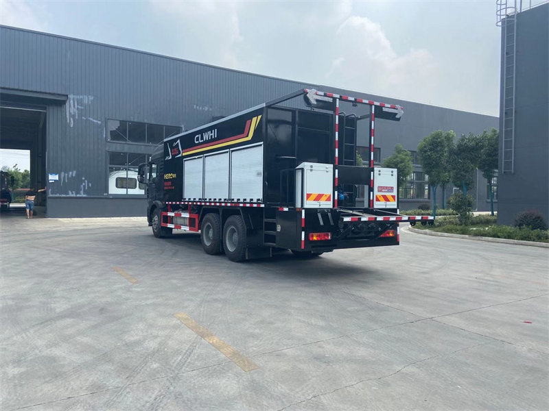 程力重汽豪沃稀漿封層車