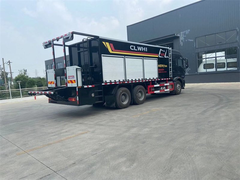 程力重汽豪沃稀漿封層車