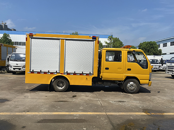 五十鈴雙排藍(lán)牌1000方救險(xiǎn)車(chē)