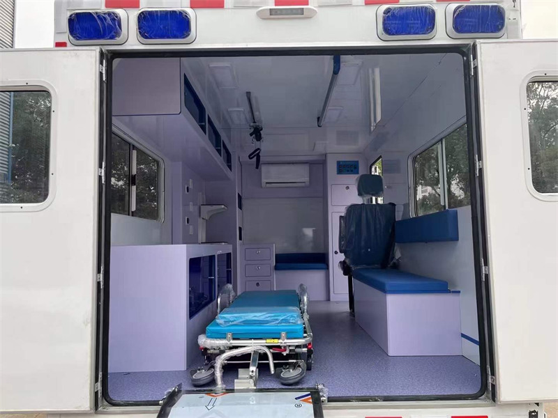 依維柯四驅(qū)救護車新款來襲