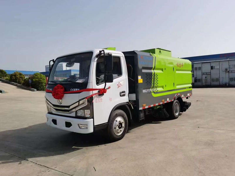 小多利卡后置吸塵車生產(chǎn)廠家