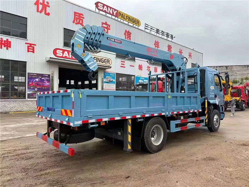 柳汽乘龍單橋隨車(chē)吊4500軸距