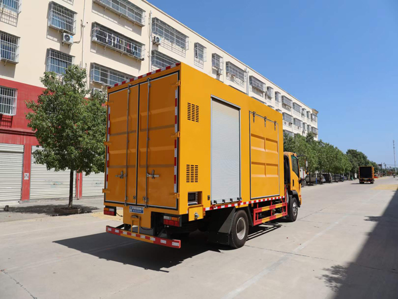 6.2方大運(yùn)綠化綜合養(yǎng)護(hù)車廠家直銷