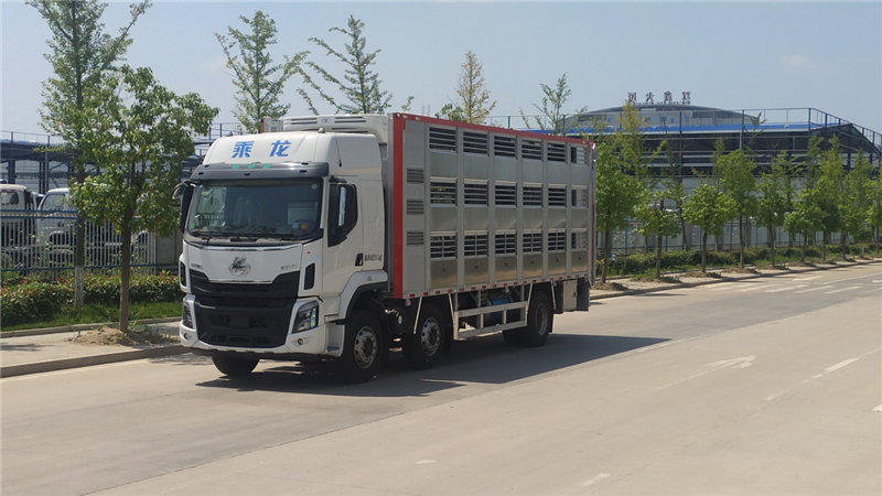 8米6小三軸畜禽運(yùn)輸車多拉快跑