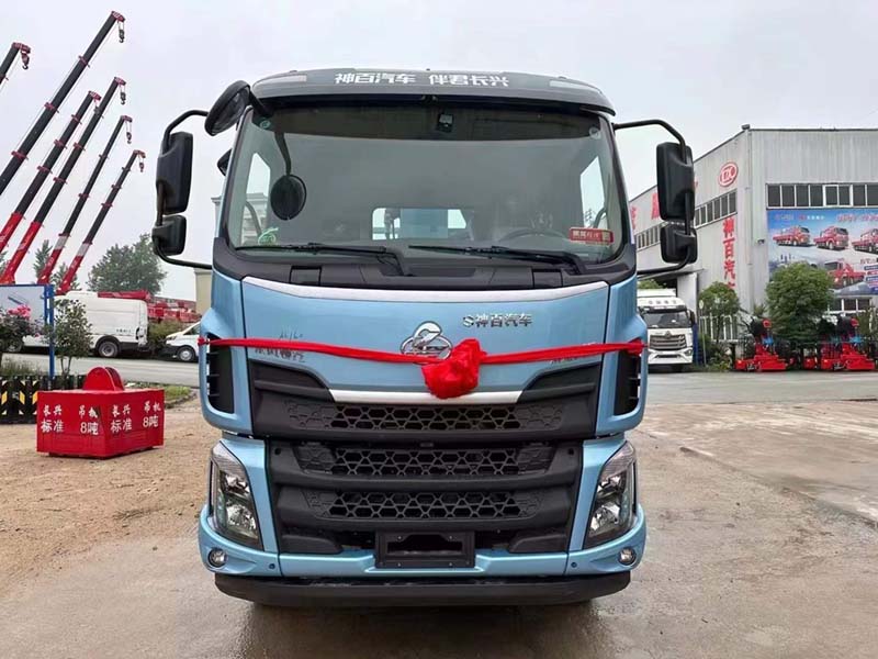 8噸柳汽乘龍單橋隨車吊4500軸距
