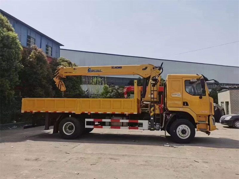 徐工柳汽乘龍M3隨車(chē)吊現(xiàn)車(chē)出售