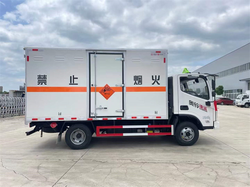 奧鈴捷運煙花爆竹專用運輸車兩臺齊發(fā)