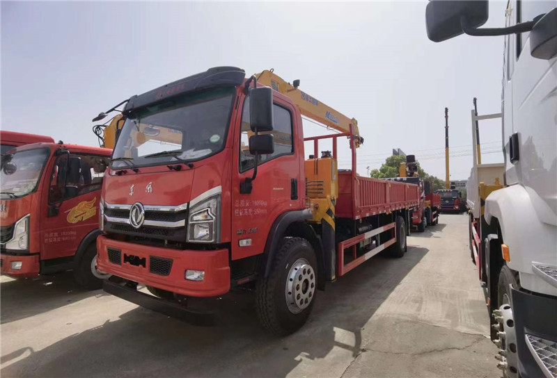 6.3噸徐工新款隨車吊現(xiàn)車一臺(tái)