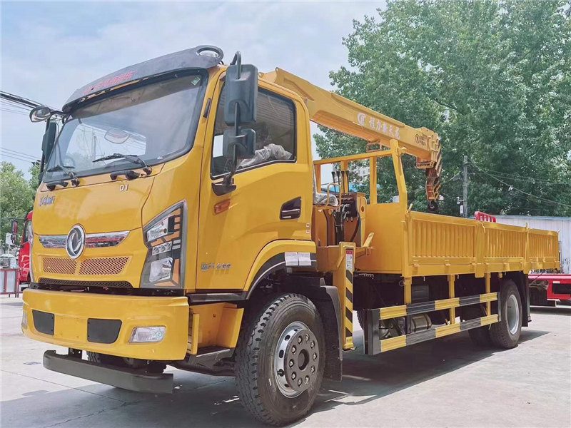 新天龍6.3噸隨車吊整車工程黃完工