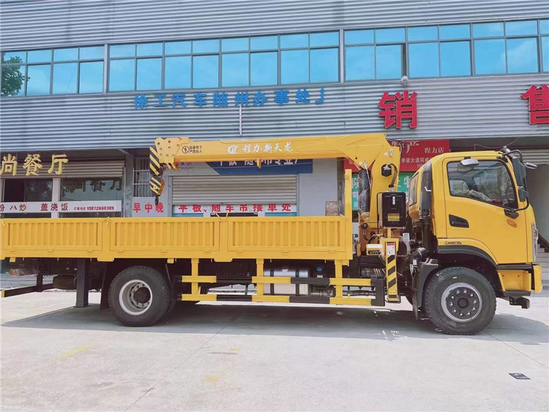 新天龍6.3噸隨車吊整車工程黃完工