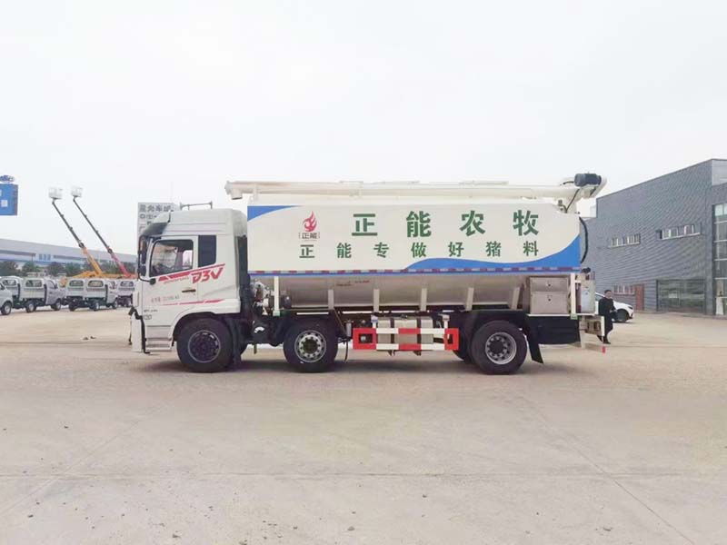 東風(fēng)前四后八散裝飼料車(chē)成本低