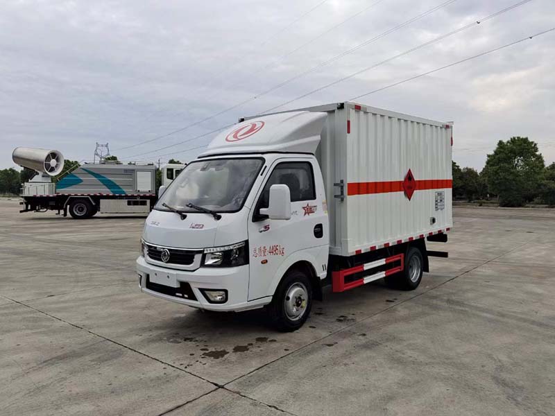 柴油版易燃液體廂式運輸車多少錢