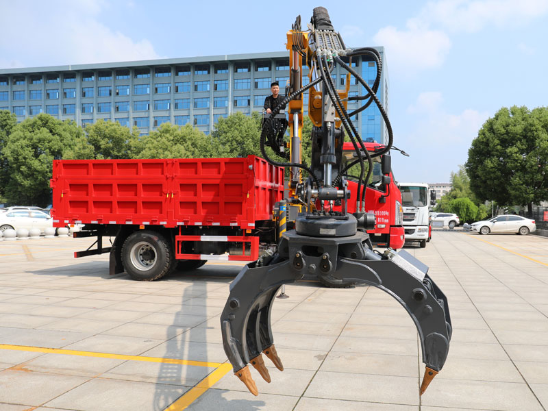 航天萬山四驅(qū)越野抓斗式垃圾車-隨車人折臂抓機(jī)