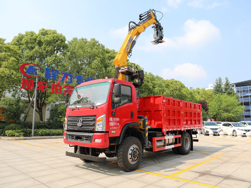 航天萬山四驅(qū)越野抓斗式垃圾車-隨車人折臂抓機(jī)