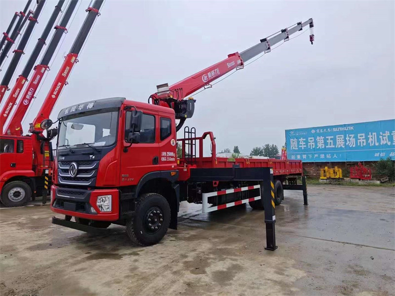 后八輪隨車吊新款T5亮相