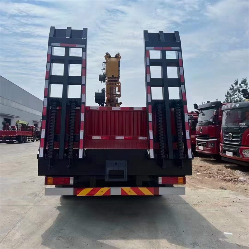 陜汽德龍前四后八隨車吊帶爬梯