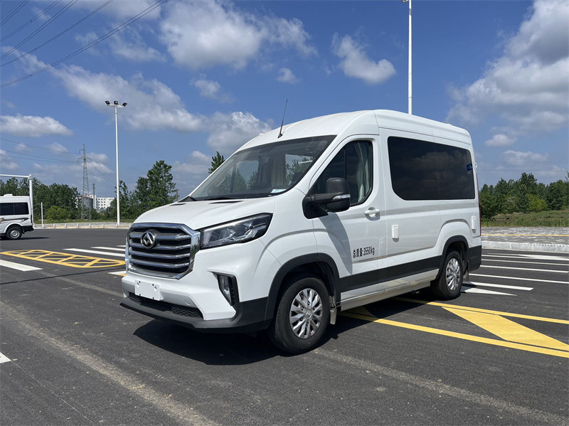大通V90短軸高頂房車現(xiàn)車