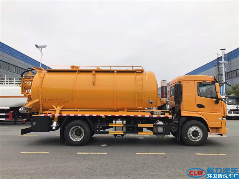 陜汽軒德聯(lián)合疏通車今日現(xiàn)車