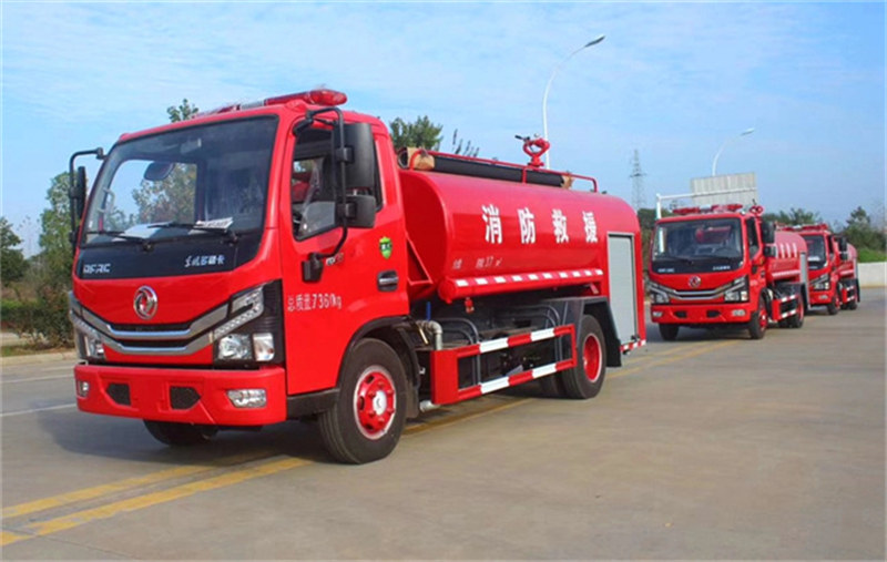 東風(fēng)消防灑水車批量發(fā)車