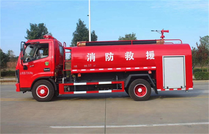 東風(fēng)消防灑水車批量發(fā)車