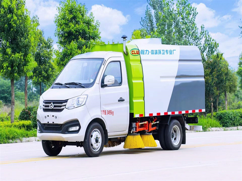 3方長安掃路車調(diào)試中