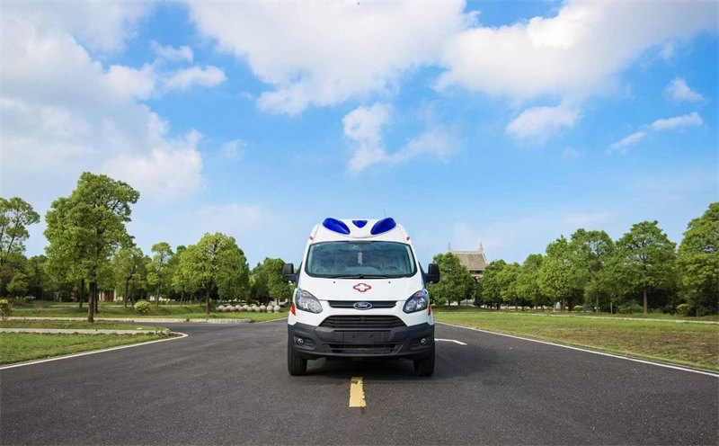 福特v362救護(hù)車2.0T帶渦輪增壓動(dòng)力