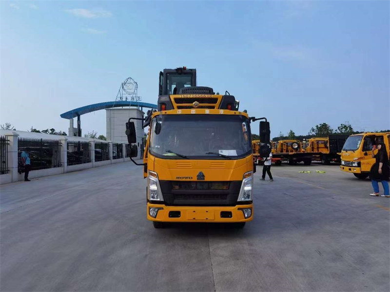 重汽豪沃清障車7噸板發(fā)往浙江嘉興