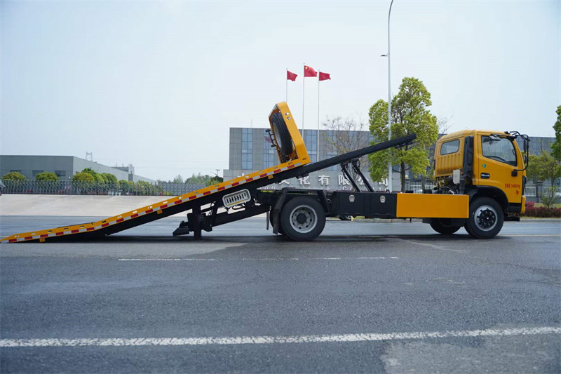 東風(fēng)福瑞卡F8清障車(chē)國(guó)六B廠家直供