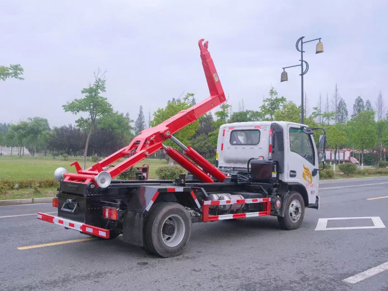 重汽豪曼3280軸距藍(lán)牌勾臂垃圾車(chē)