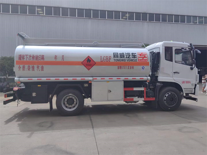 10噸東風錦程加油車發(fā)車