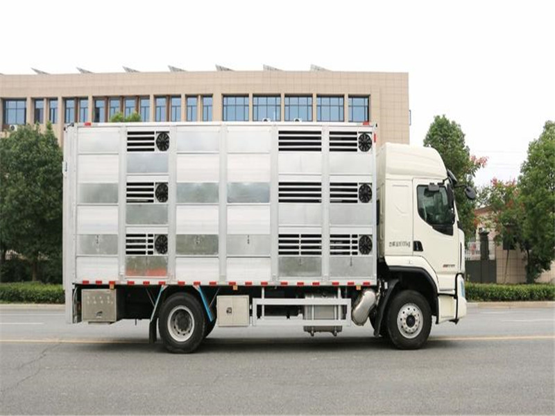 柳汽乘龍前四后八畜禽運(yùn)輸車評(píng)測(cè)
