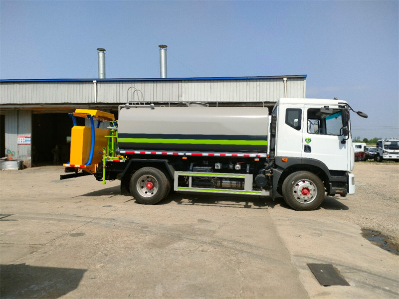 東風(fēng)多利卡D9清洗車(chē)灑水+防撞性?xún)r(jià)高