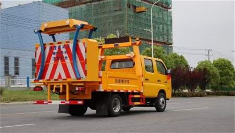 雙排防撞緩沖車滿足藍(lán)牌新規(guī)10.8萬