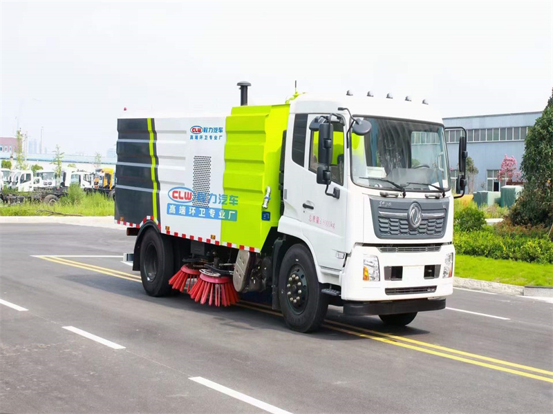 12方東風(fēng)天錦掃路車(chē)康明斯210馬力